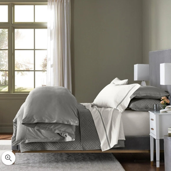 Luxurious Gray Duvet Cover Set - Picture 3 of 7